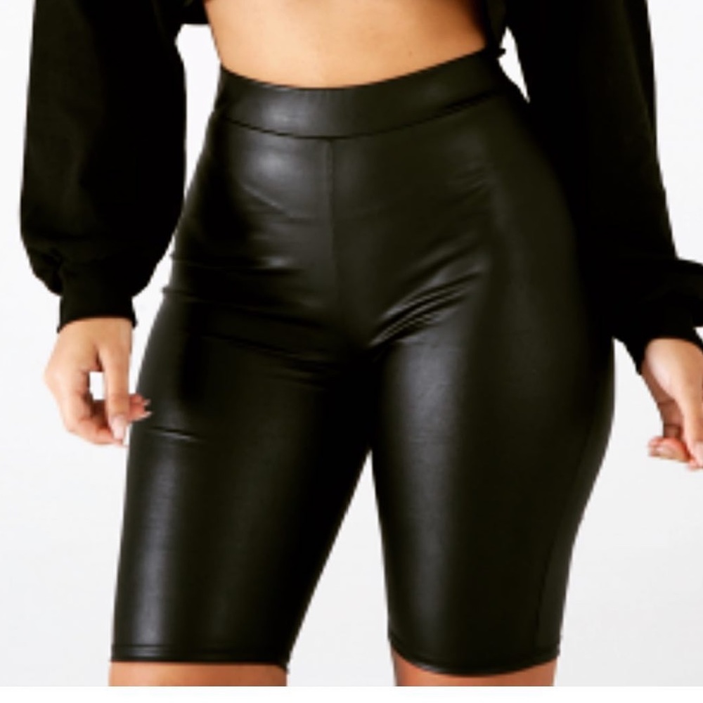 Black faux leather biker shorts(new)